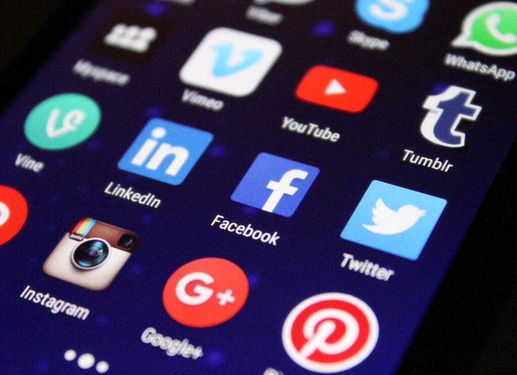 media, social media, apps, social network, facebook, symbols, digital, twitter, network, social networking, icon, communication, www, internet, networking, button, social, social media, social media, social media, social media, social media for small business, Social Media for Small Businesses: 5 Ways Proven Ways to Grow Your Customer Base
